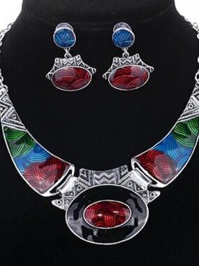 Beautiful Necklace and Earrings Set Multi Colors Stunning !! Bib Collar Style